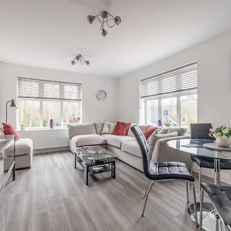 Stylish Home @ Virginia Water Lake & Free Parking Englefield Green Exteriér fotografie