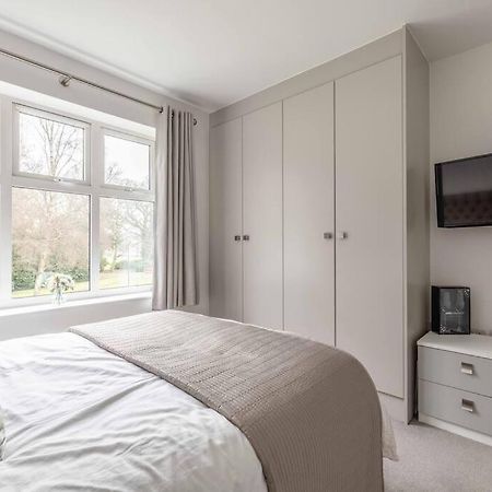 Stylish Home @ Virginia Water Lake & Free Parking Englefield Green Exteriér fotografie