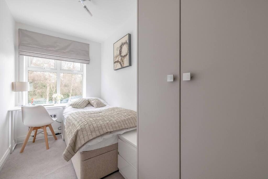 Stylish Home @ Virginia Water Lake & Free Parking Englefield Green Exteriér fotografie