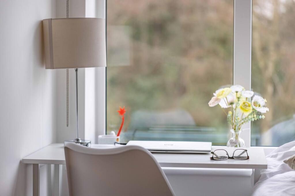 Stylish Home @ Virginia Water Lake & Free Parking Englefield Green Exteriér fotografie