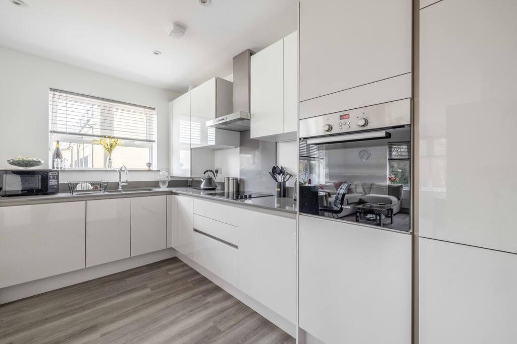 Stylish Home @ Virginia Water Lake & Free Parking Englefield Green Exteriér fotografie
