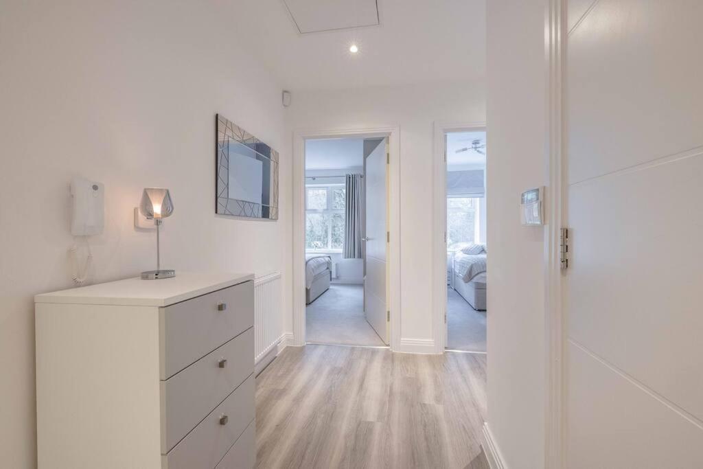 Stylish Home @ Virginia Water Lake & Free Parking Englefield Green Exteriér fotografie