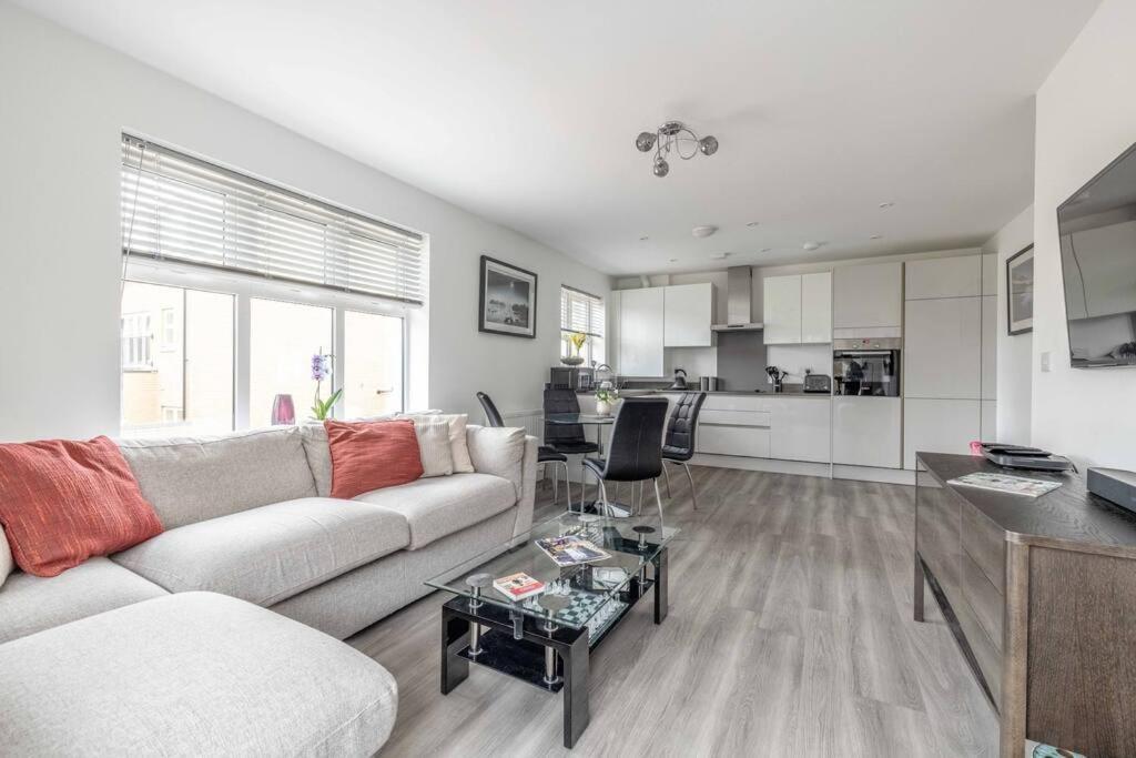 Stylish Home @ Virginia Water Lake & Free Parking Englefield Green Exteriér fotografie